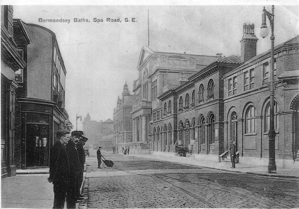 Spa Road, Bermondsey. 1906. The building with pillared entrance is the Town Hall.