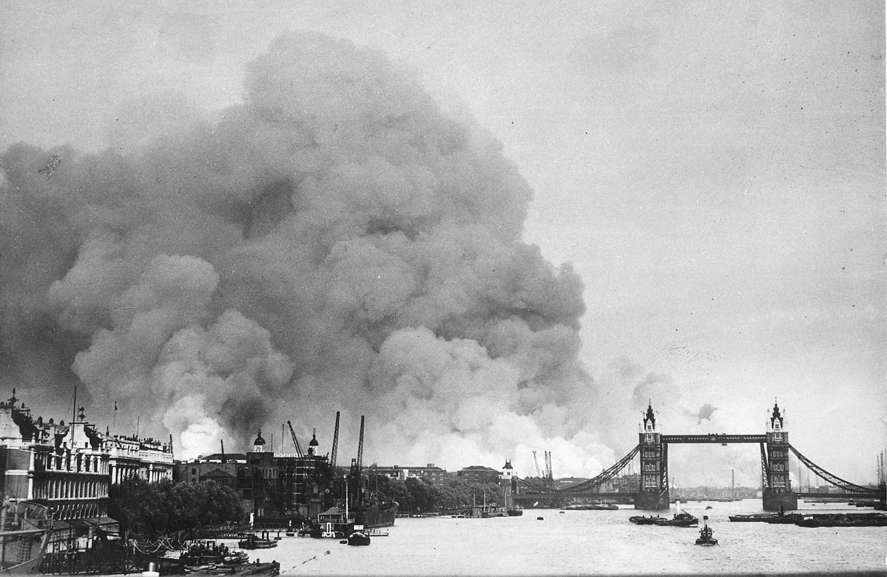 Smoke from Surrey docks ablaze 1940