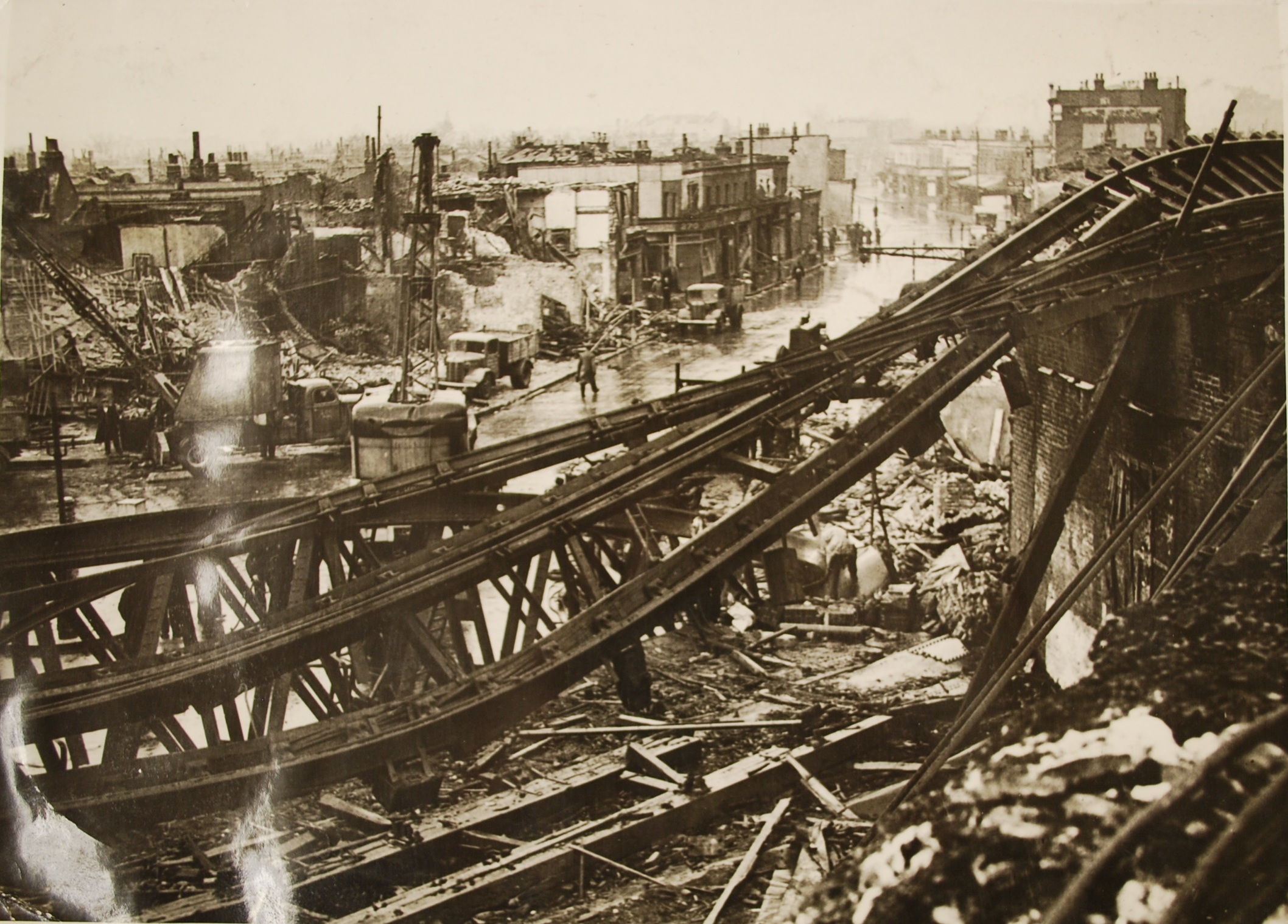 Bomb damage John Bull Arch V2 Oct 1944